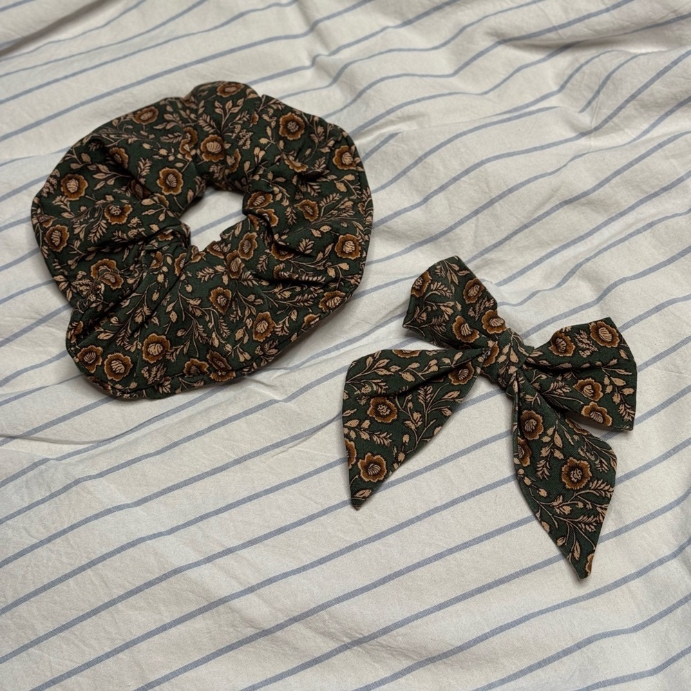SUPER CUTE DRESSES fabric handmade bow and scrunchie